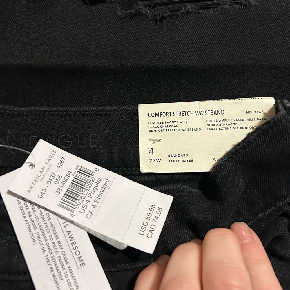American Eagle NWT Size 4. Wide leg Jean.